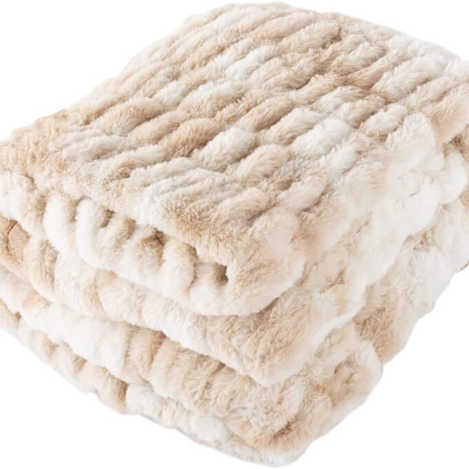 Oversized Ruched Faux Fur Blanket - 60x80-Inch Jacquard Faux Fur Queen-Size Throw for Sofas and Beds - Luxurious Bedding by
