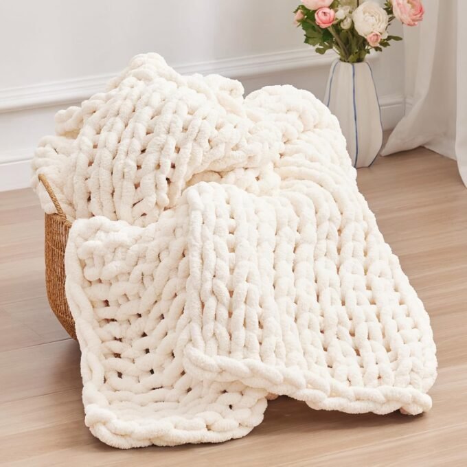 Chunky Knit Throw Blanket, 50''*60'' Knitted Throw Chenille Blankets for Bed Couch, Handmade Cream Crochet Blanket Big Thick Blanket, Machine Washable Cute Comfy Blanket for Home Decor