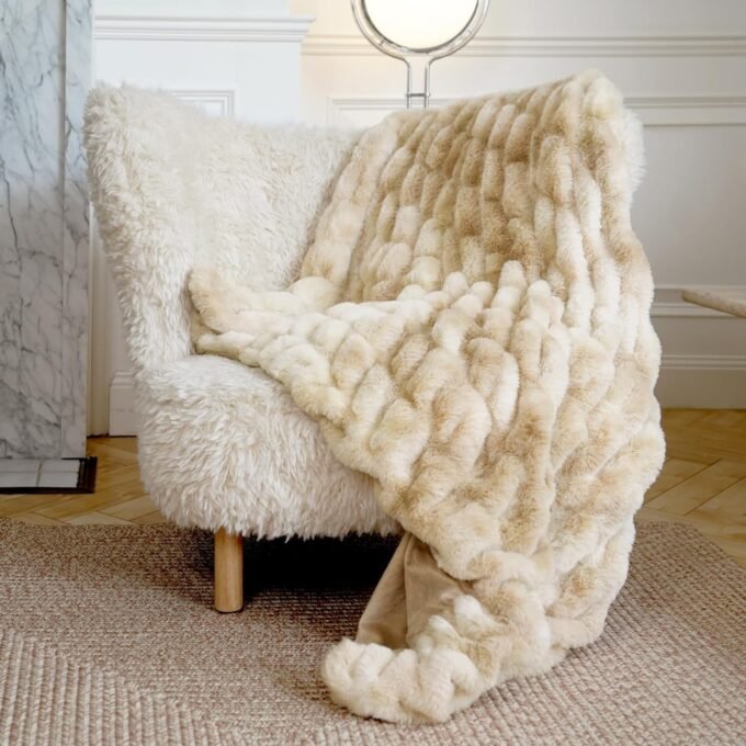 Faux Fur Blanket Extra Soft, Luxury Dual-Sided Faux Fur Throw Blanket, Flannel and Faux Fur Blend, Luxury Furry Throw Blanket for Couch,50x60 Inches